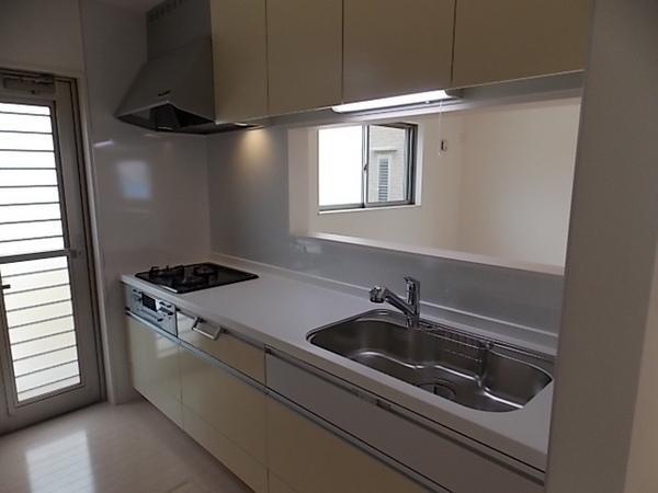 Same specifications photo (kitchen). Convenient kitchen with under-floor storage