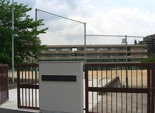 Junior high school. 434m to Suita Tateyama Tanaka school