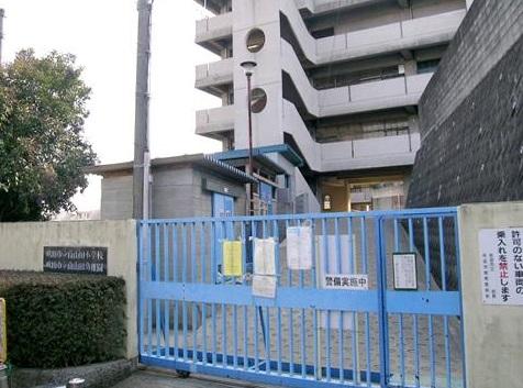 Primary school. 842m to Suita Municipal Minamiyamata Elementary School