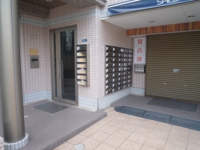 Entrance. Auto-lock is equipped! Also near the train station, This is useful.