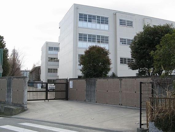 Junior high school. 1192m to Suita City Katayama Junior High School
