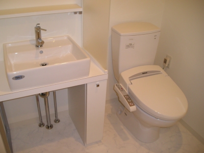 Washroom. Washbasin, Is an independent! Washlet is also equipped!