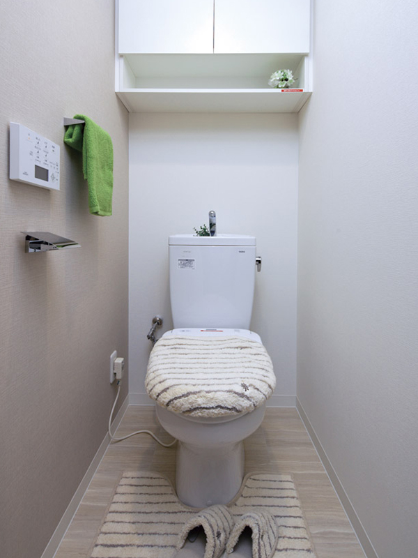Toilet.  [toilet] Beautiful toilet space of clean impression. Toilet convenient hanging cupboard has been installed in the housing, such as paper (G type model room)