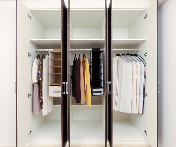 Receipt.  [closet] Western-style (1), Established a wide closet with depth. Clothes is a system housed with organizing easy hanger pipe (G type model room)