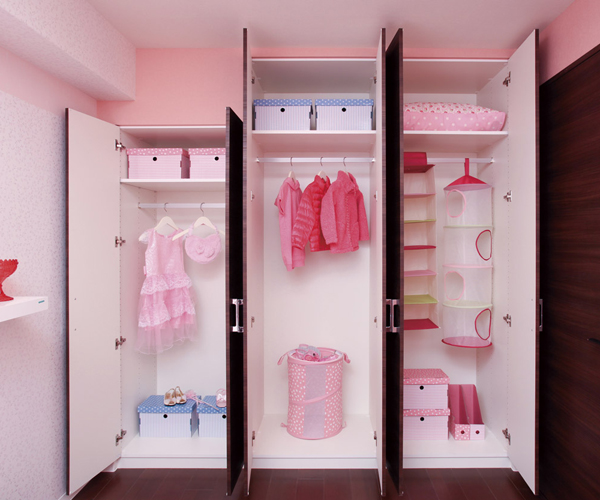 Receipt.  [closet] Installing a closet of large capacity in Western-style (2). If you have a children's room, And Mae if such toys and learning tools in addition to clothes, It is likely to be able to keep the indoor space and clean (G type model room)