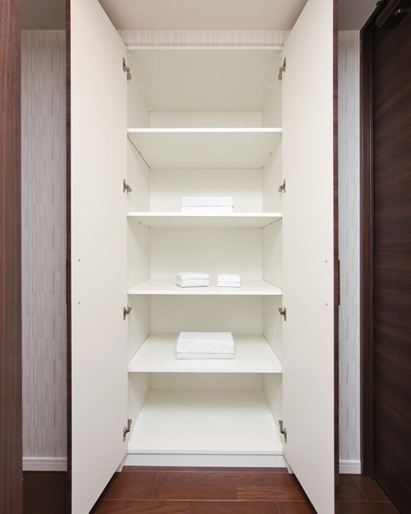 Receipt.  [Hallway storage] Storage of cleaning equipment and daily necessities, Set up a convenient corridor storage that can be used in a variety such as the one o'clock storage such as newspaper (G type model room)