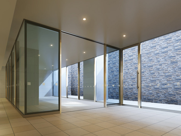 Shared facilities.  [Entrance hall] Consideration is given to the brightness and spaciousness to provide a dry area, Beautiful tiled entrance hall floor and the wall is a sense of quality. Front will be able to admire the stone paste of the wall surface of the natural texture through the glass (Rendering)