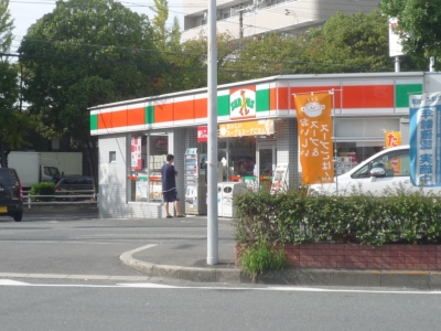 Convenience store. There is a convenience store in a 2-minute walk, It is convenient! (Convenience store) up to 60m