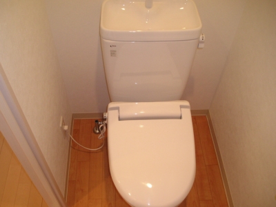 Toilet. With toilet seat heating Womuretto! Washlet is possible installation. 
