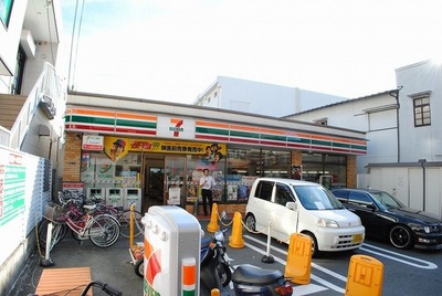 Convenience store. 970m to Seven-Eleven (convenience store)