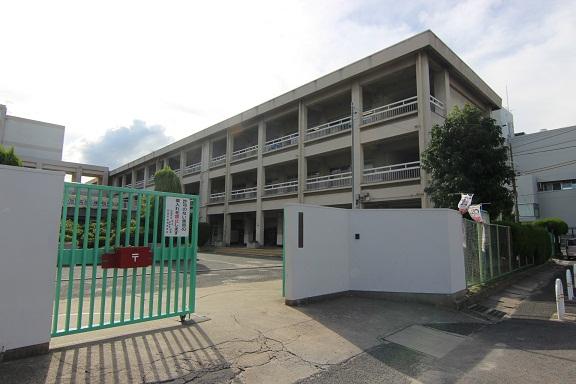 Junior high school. 1530m until the fifth junior high school