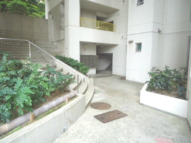 Entrance. Common areas