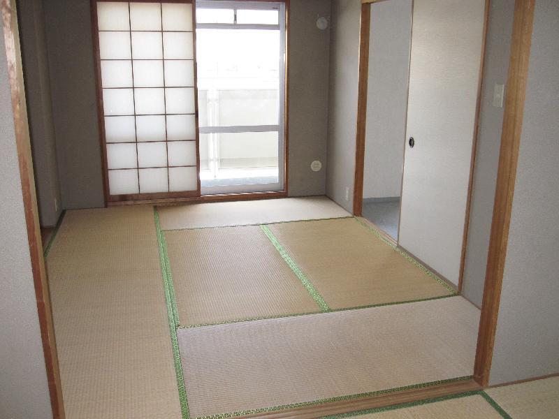 Living and room. Veranda side Japanese-style room