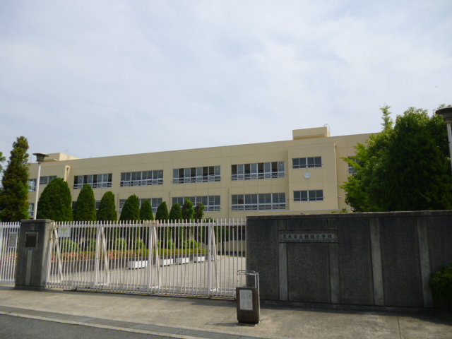 Primary school. 790m to Ibaraki Municipal Hozumi elementary school (elementary school)