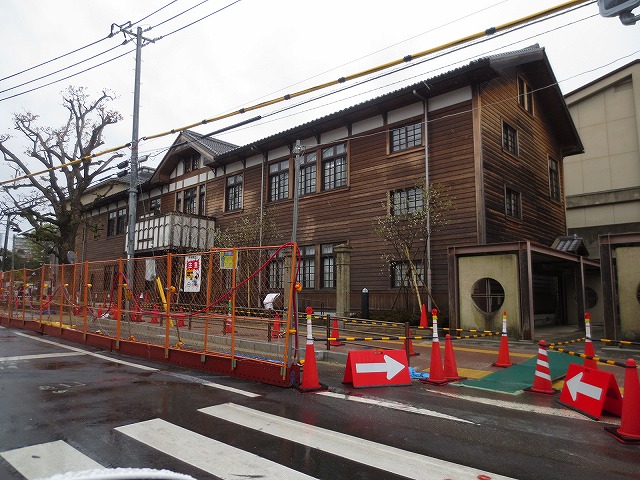 library. Suita Municipal Senriyama ・ Saidera 424m until the library (library)