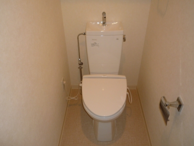 Toilet. It is a separate type! Washlet is possible installation! 