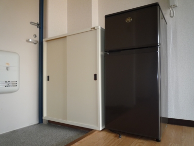 Living and room. Two-door refrigerator, It comes with! It is a mood that obtained the!