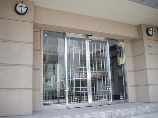 Entrance. Common areas