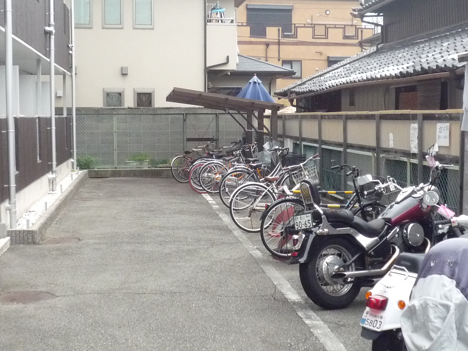 Parking lot. Bicycle parking space, Firmly Spacious. Large-sized bike okay!