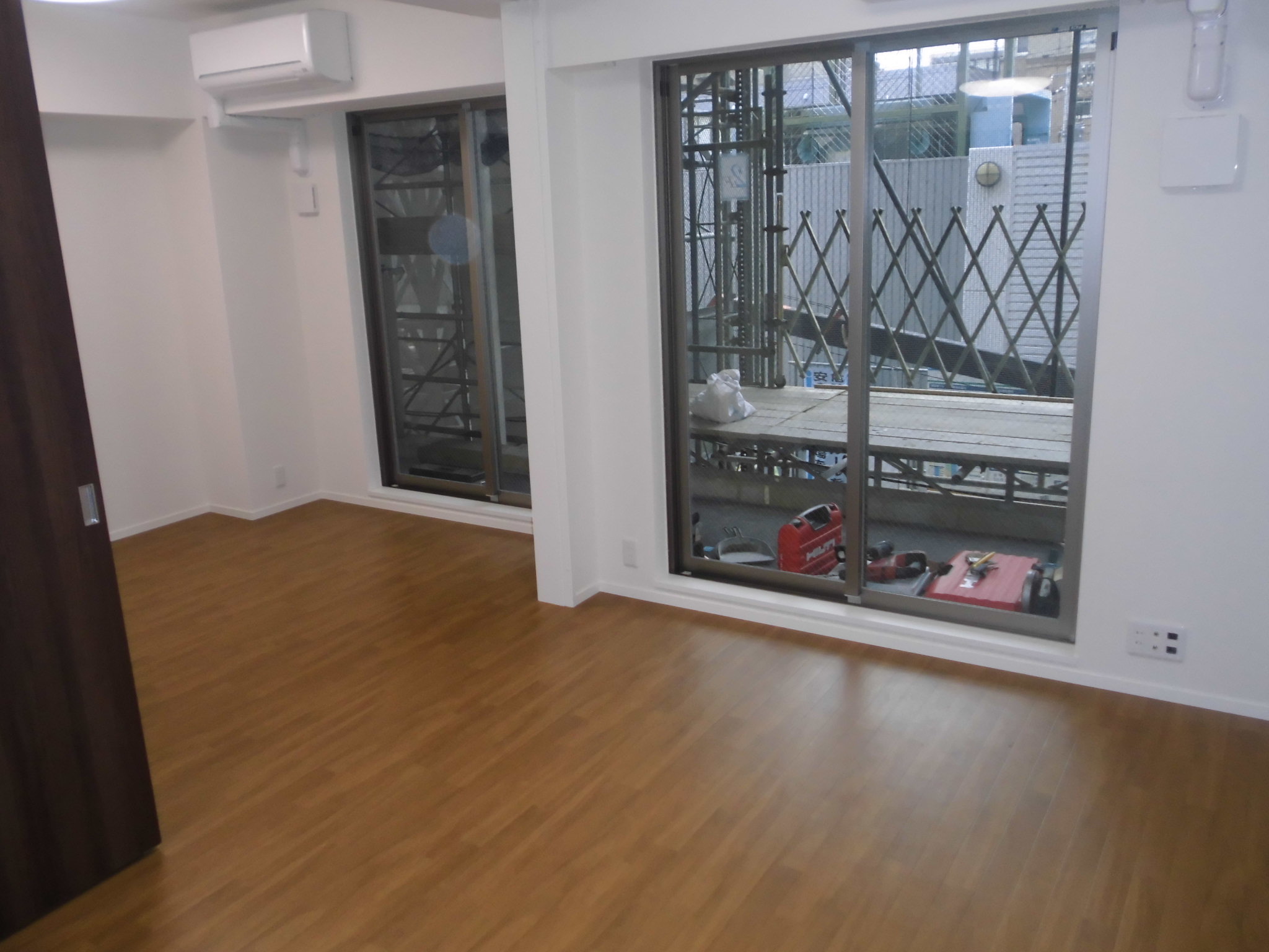 Other room space. Air conditioning is also installed two! Floor heating is also equipment!