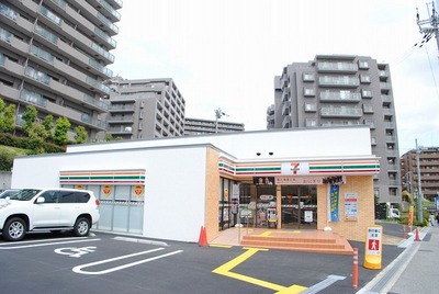 Convenience store. 300m to Seven-Eleven (convenience store)