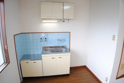 Kitchen. Gas stove can be installed the dishes also rack rack