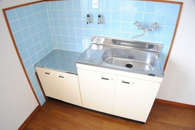 Kitchen. Gas stove can be installed the dishes also rack rack