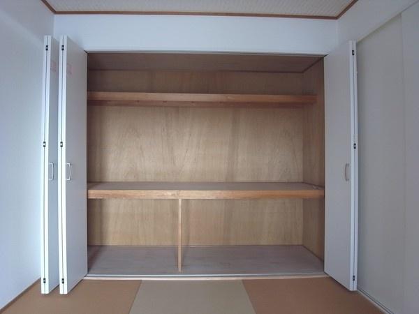 Receipt.  ■ Storage space of the Japanese-style room is spacious