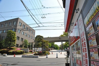 Other. Kansai University 450m up to the main gate (Other)