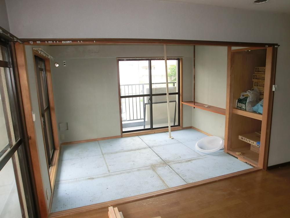 Non-living room.  [It is under renovation]  Indoor (June 2013) Shooting