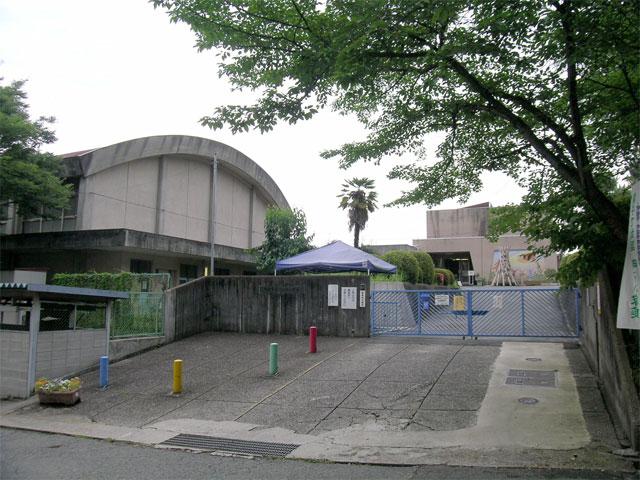 Primary school. 794m to Suita Municipal Fujishirodai Elementary School