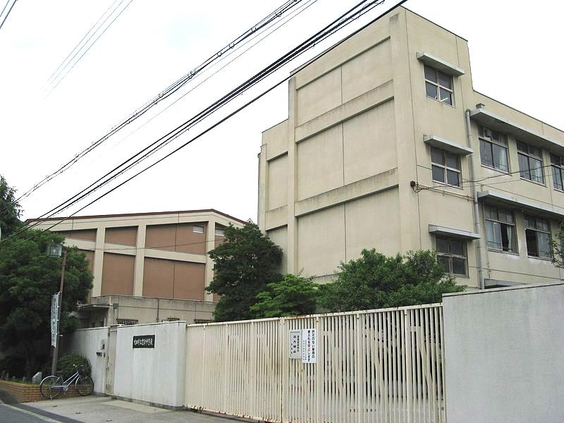 Junior high school. 762m to Suita Municipal Toyotsu junior high school