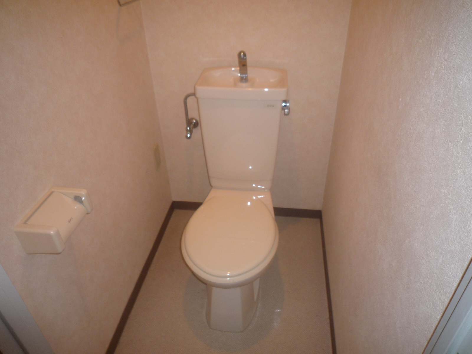 Toilet. Washlet is possible installation! 