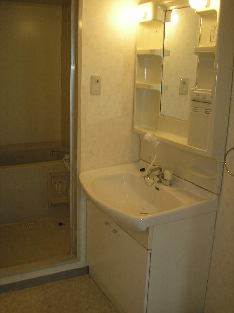 Other room space. Wash basin