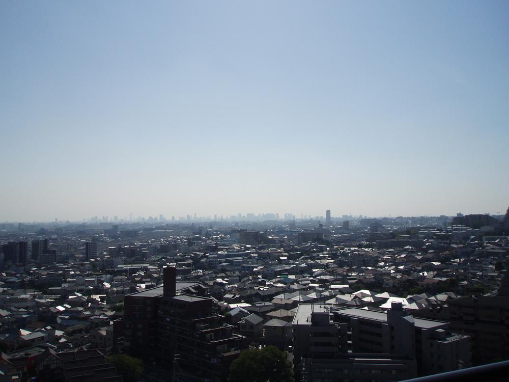 View photos from the dwelling unit. Thing does not have anything to block. Views from Ikoma foothills to Osaka city. For lovers of view there in a quiet living environment thing coveted!