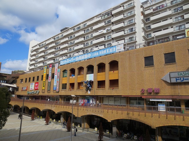 Shopping centre. Suita Thanks to (shopping center) 1689m
