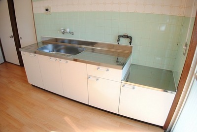 Kitchen. Two-burner gas stove can be installed