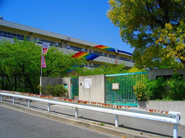 Primary school. 744m to Suita Municipal Yamada, the third elementary school
