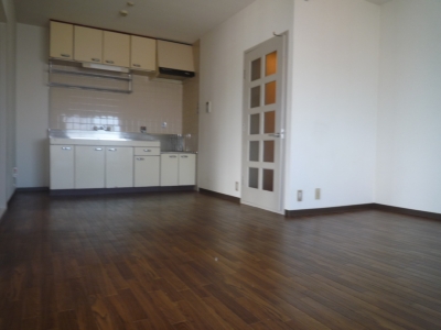 Kitchen. 2-neck is a gas installation Allowed! Spacious living room