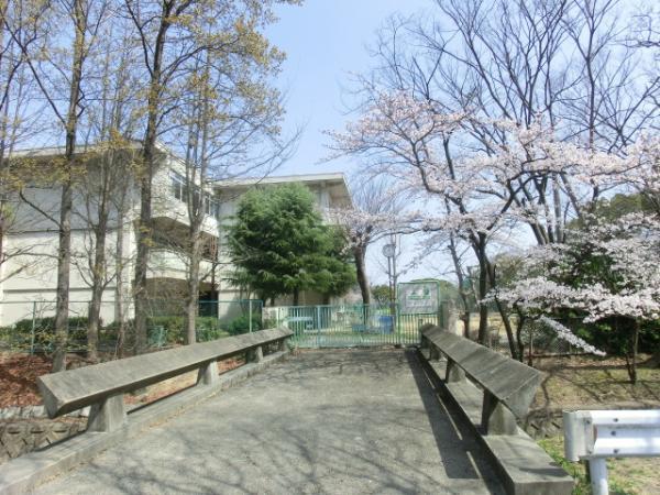 Junior high school. Takanodai 700m until junior high school