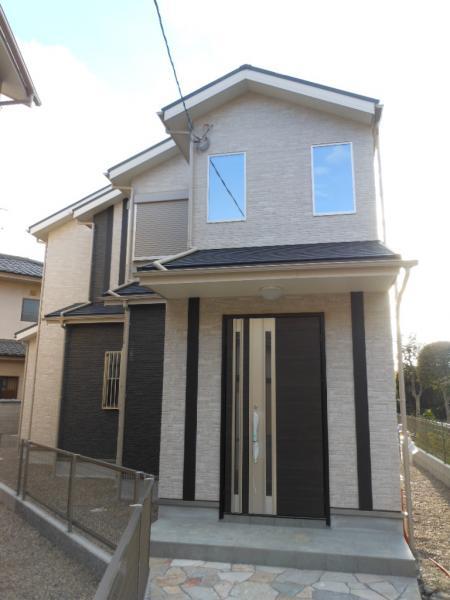 Local appearance photo. ■ 1 Building Exterior Photos ■ After remaining to complete now slightly. Please realize the size of the building in the field. View from the room is also recommended. It is also possible to visit the finished model of the same construction, Please contact us to feel free to the person in charge.