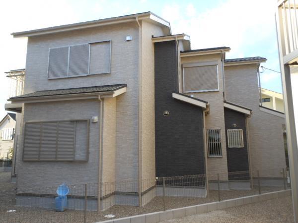 Local appearance photo. ■ Exterior Photos from east ■ Appearance was finished with siding of calm atmosphere.