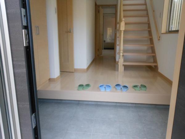 Entrance. ■ Entrance ■ Spacious entrance space.