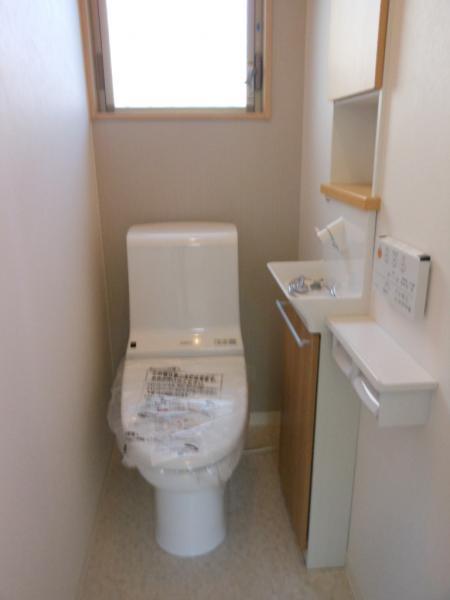 Toilet.  ■ First floor toilet ■  It is convenient hand washing and a little small shelf.