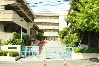 Primary school. Katayama to elementary school (elementary school) 860m