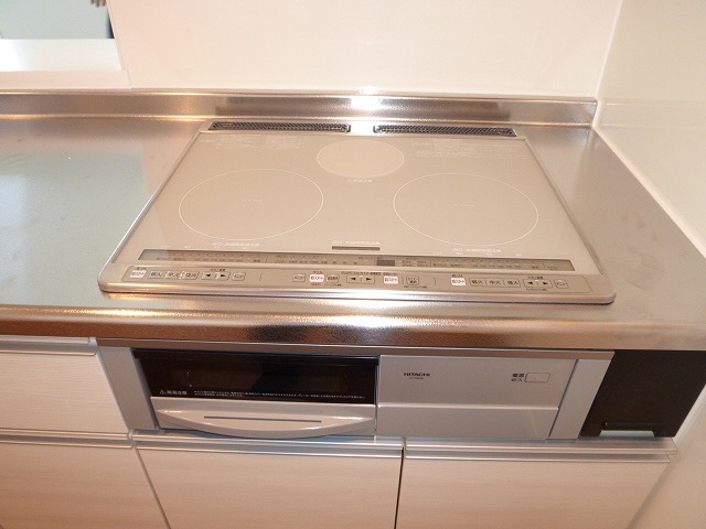 Kitchen. 3-neck IH gas stove