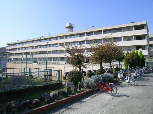 Primary school. 805m to Suita City Kishibe second elementary school