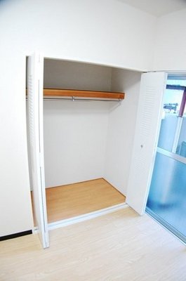 Living and room. Pat storage capacity