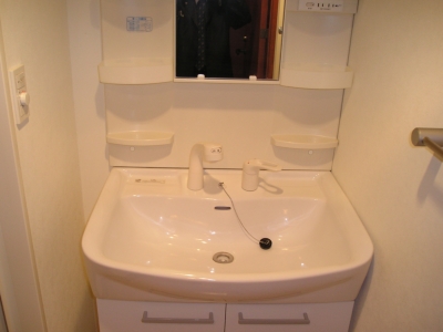 Washroom. In a separate basin, Water around also firmly! Convenient in the morning of the dressing! 