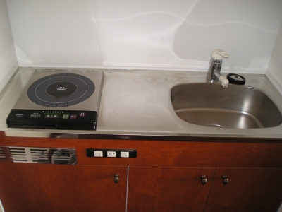 Kitchen. Sink also spread kitchen space! It is the stove of IH! 